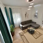B-home Apartment God