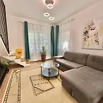 B-home Apartment God