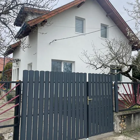 B-home * Göd